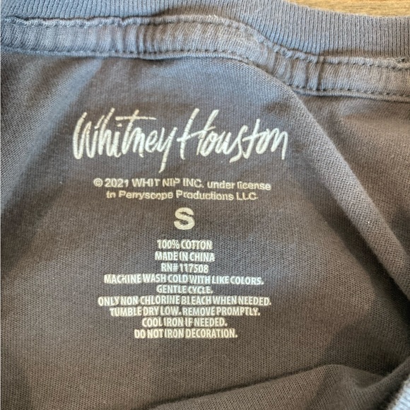 Whitney Houston “I’m Every Woman” Tee 🎙️ - Picture 4 of 5